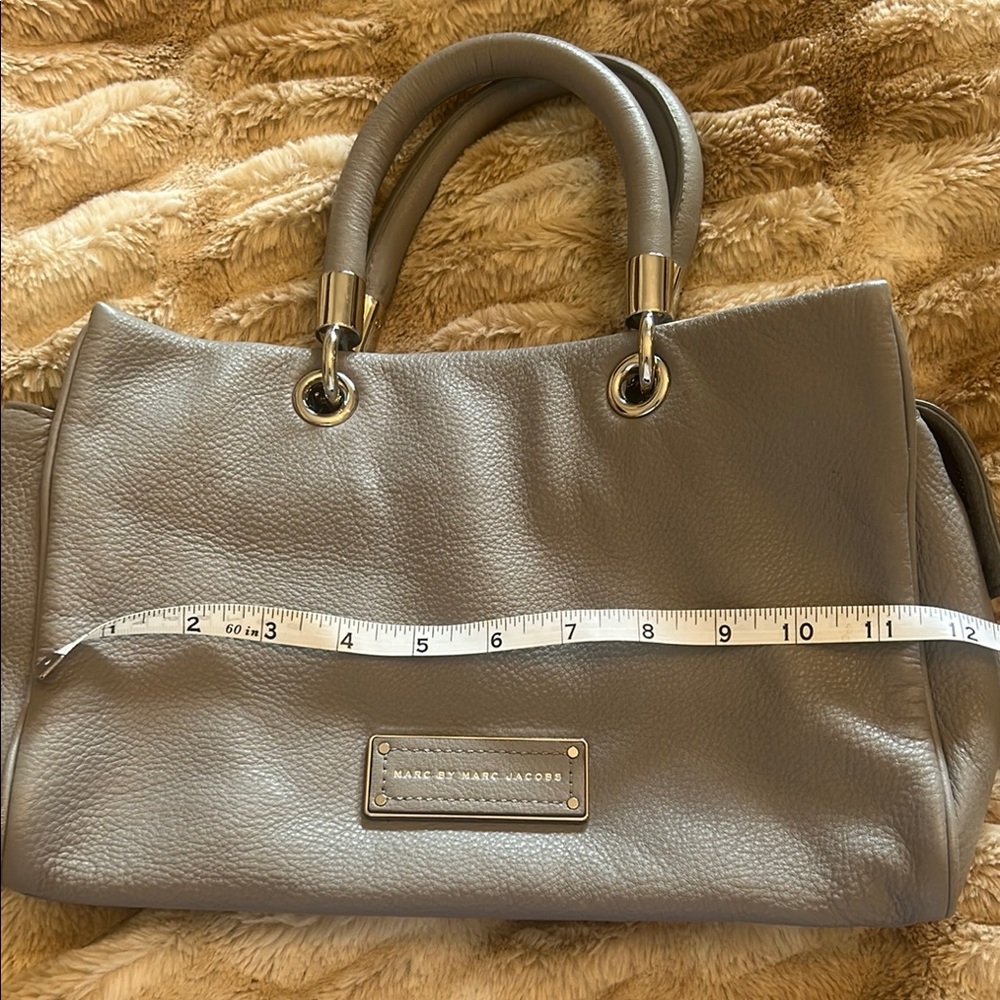 Marc Jacobs Gray Leather Satchel with Structured Design. Great condition. - Picture 5 of 8